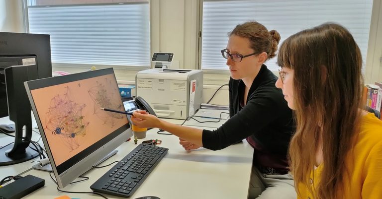 Charlotte Kern and Verena Schöning work together at the Department of Clinical Pharmacology and Toxicology at Inselspital, University Hospital Bern, (© CAIM, University of Bern)