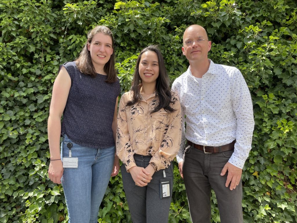 From left to right: M Sc Sabrina Walthert, co-author of the study, Dr Hang Gander-Bui, first author of the study, PD Dr Stefan Freigang, head of the study, Institute of Tissue Medicine and Pathology at the University of Bern